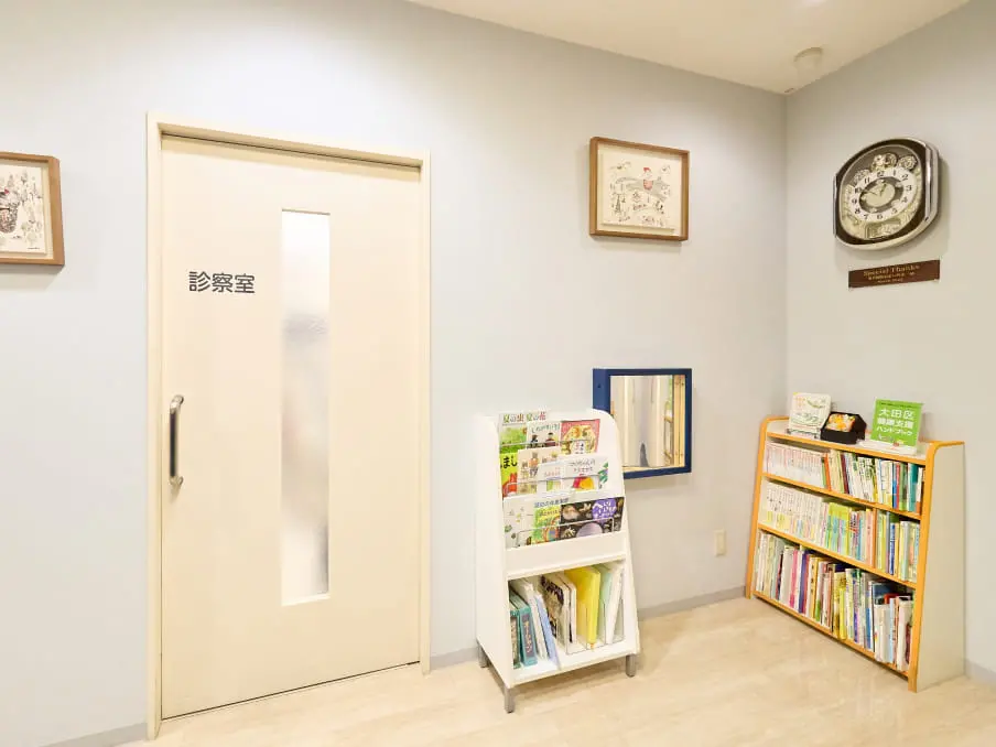 診察室の扉前